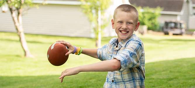 Will Krause throwing football