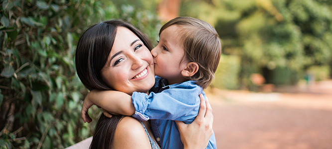 Cleft lip palate / boy kissing mom's cheek